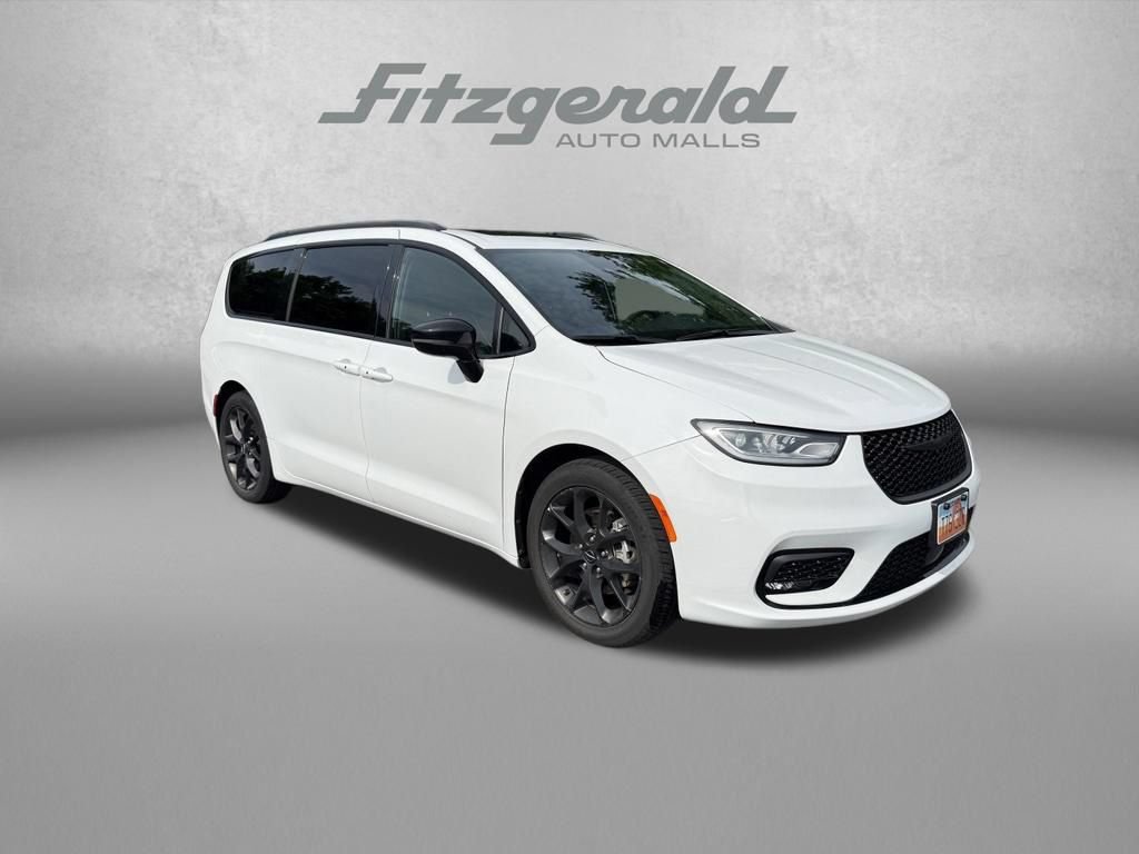 Used 2025 Chrysler Pacifica Limited FWD 360° Tour