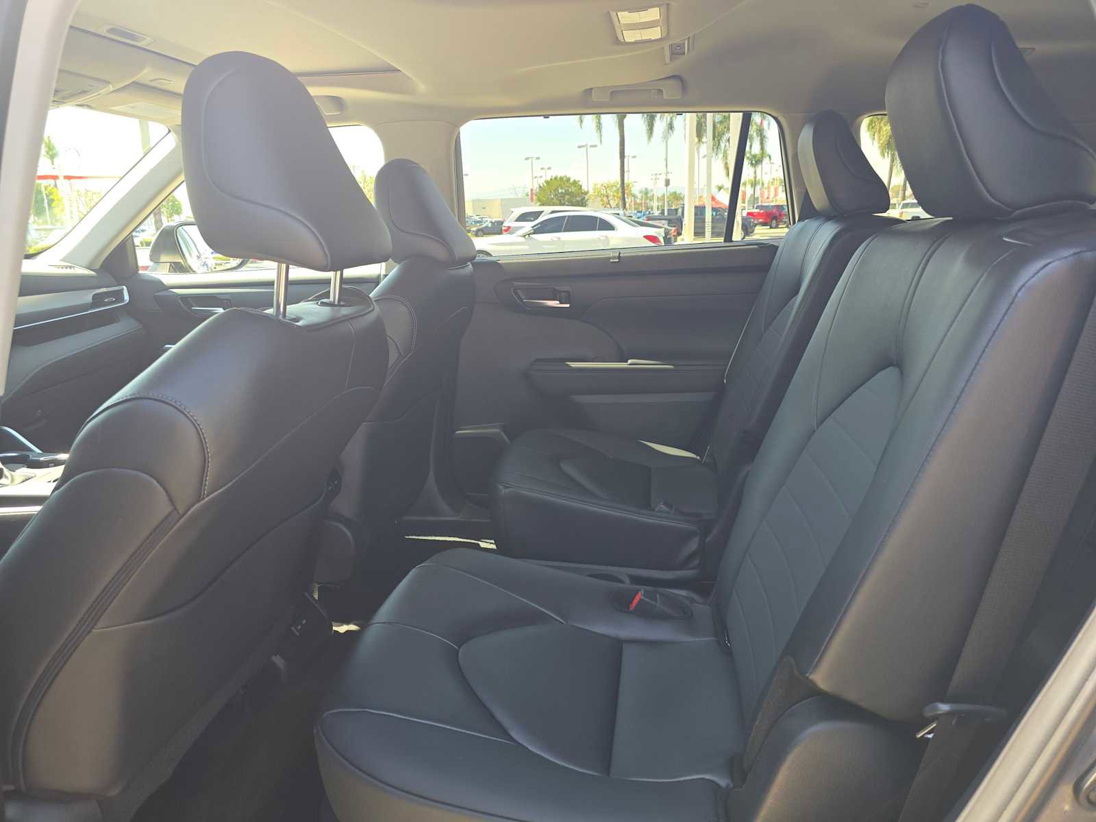 Certified 2025 Toyota Highlander XLE FWD image 18