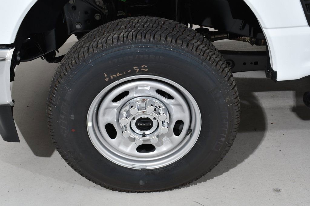 New 2025 Ford F350 XL w/ XL Chrome Package image 25