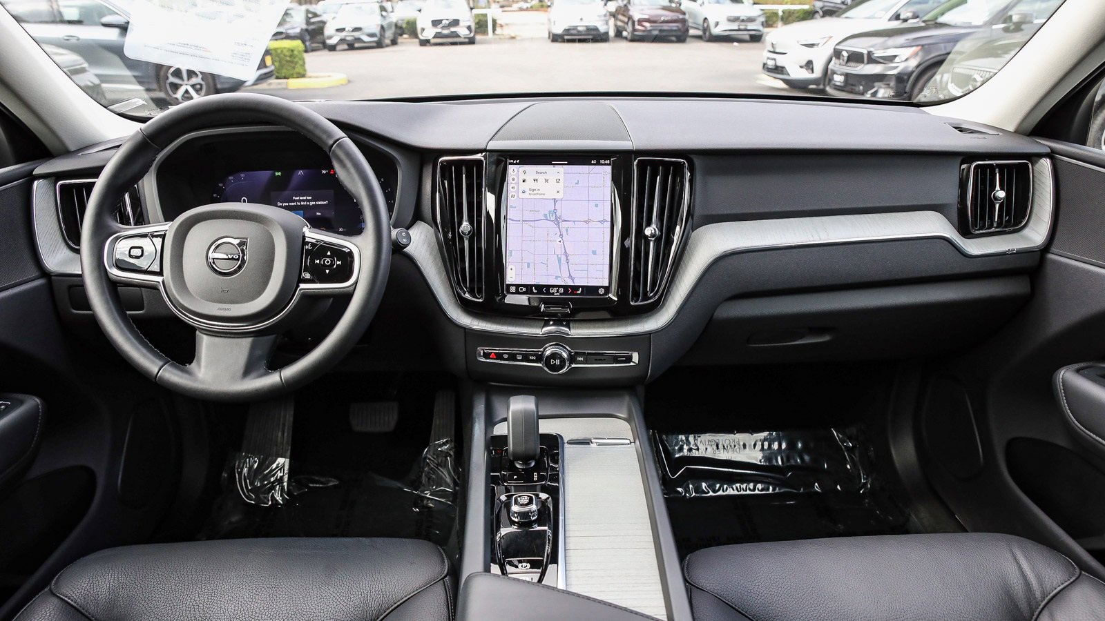 Used 2025 Volvo XC60 B5 Plus image 12