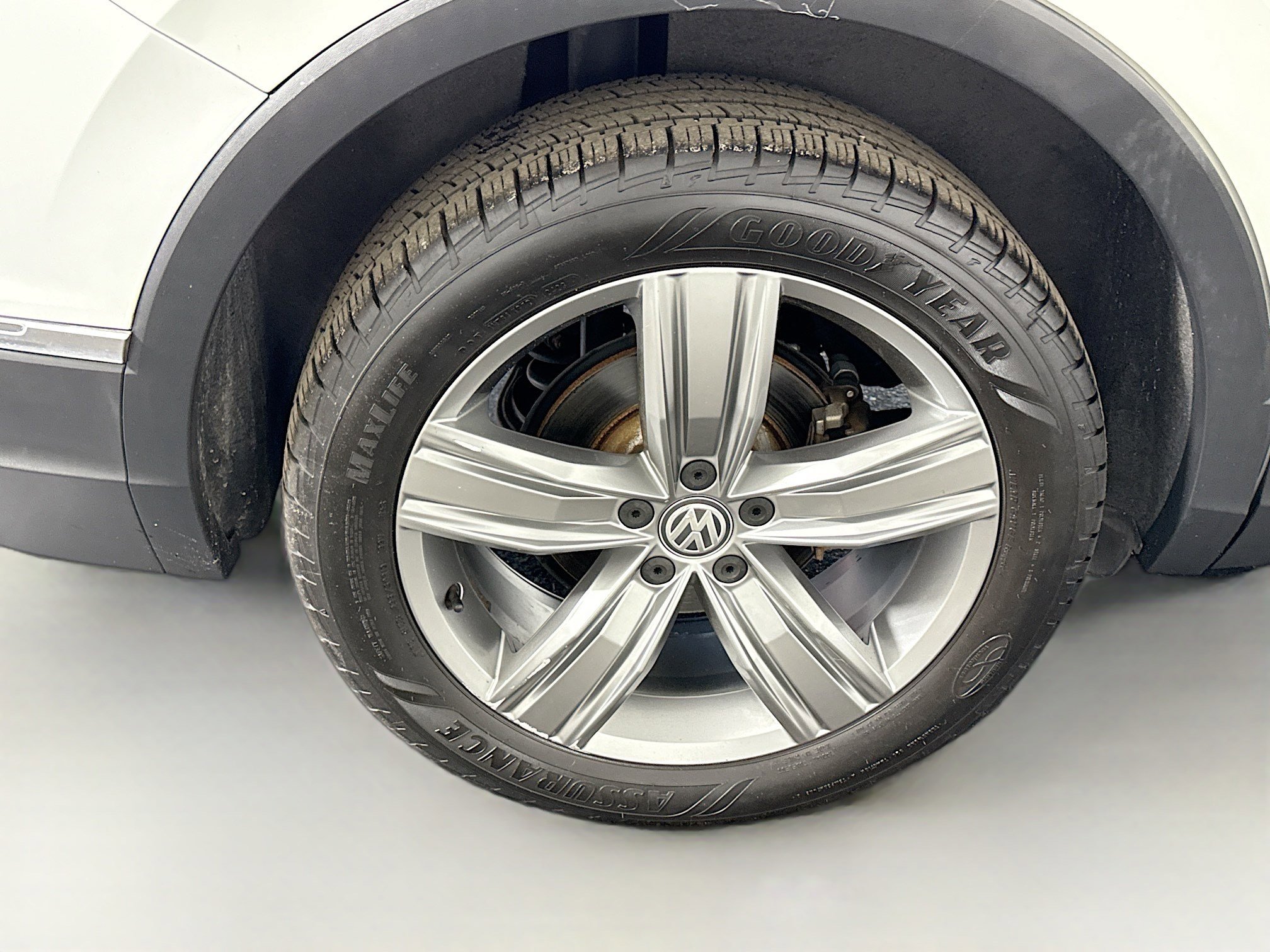 Used 2018 Volkswagen Tiguan SEL Premium image 33