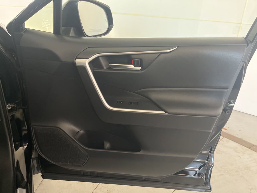 Used 2023 Toyota RAV4 SE w/ Weather & Moonroof Package image 23