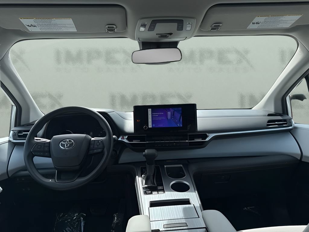 Used 2025 Toyota Sienna LE FWD image 12