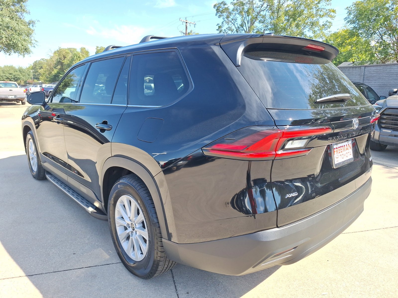 Used 2026 Toyota Grand Highlander AWD image 4