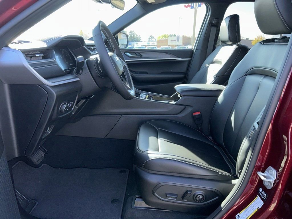 New 2025 Jeep Grand Cherokee L Limited w/ Black Appearance Package image 8