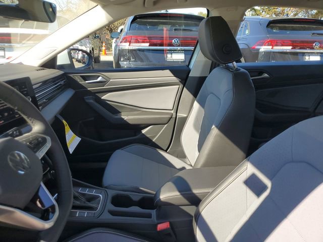 New 2026 Volkswagen Jetta SE FWD image 16
