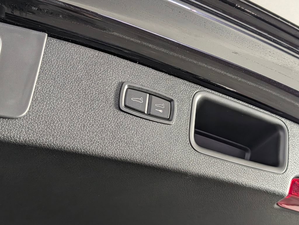 New 2026 Porsche Macan Turbo image 18