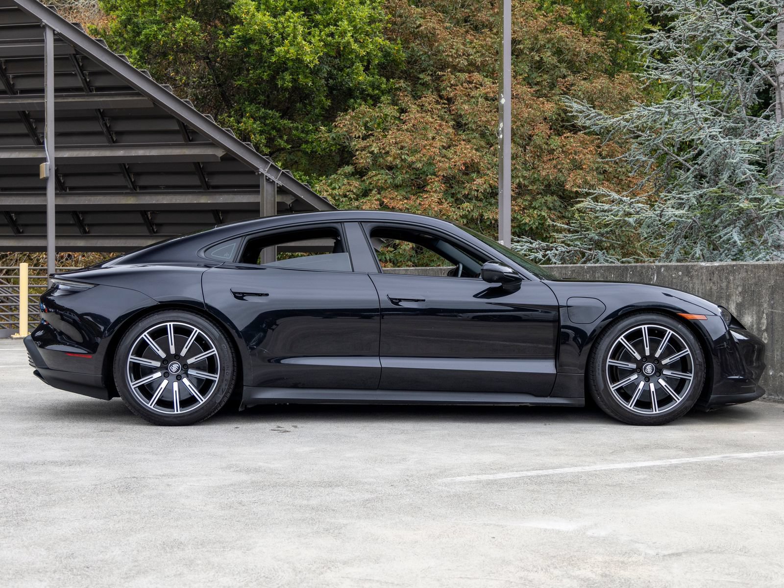 Certified 2023 Porsche Taycan w/ Premium Package RWD image 12