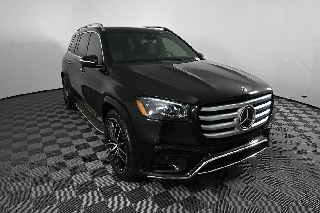 Used 2025 Mercedes-Benz GLS 580 4MATIC image 25