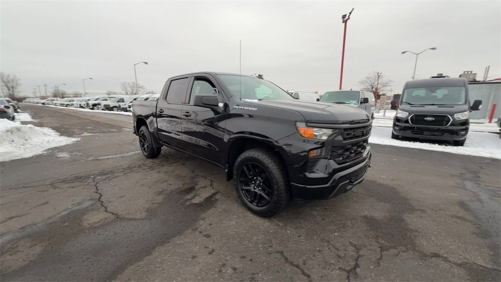 Used 2022 Chevrolet Silverado 1500 Custom image 2