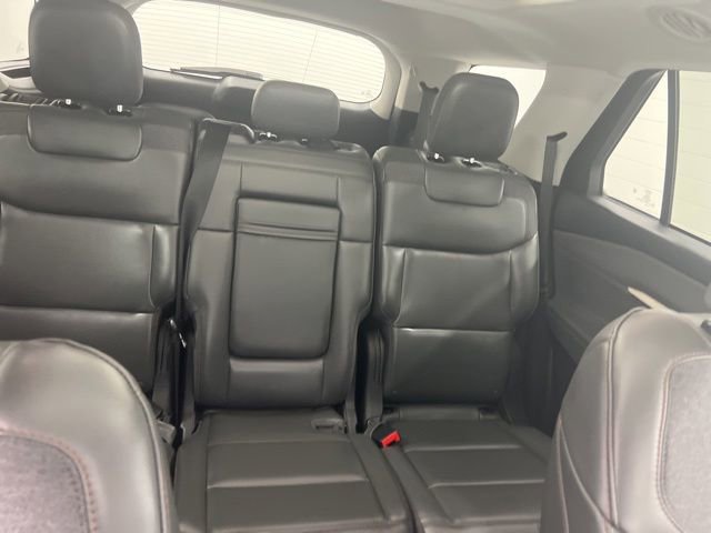 Used 2025 Ford Explorer Active w/ Active Comfort Package AWD/4WD image 27
