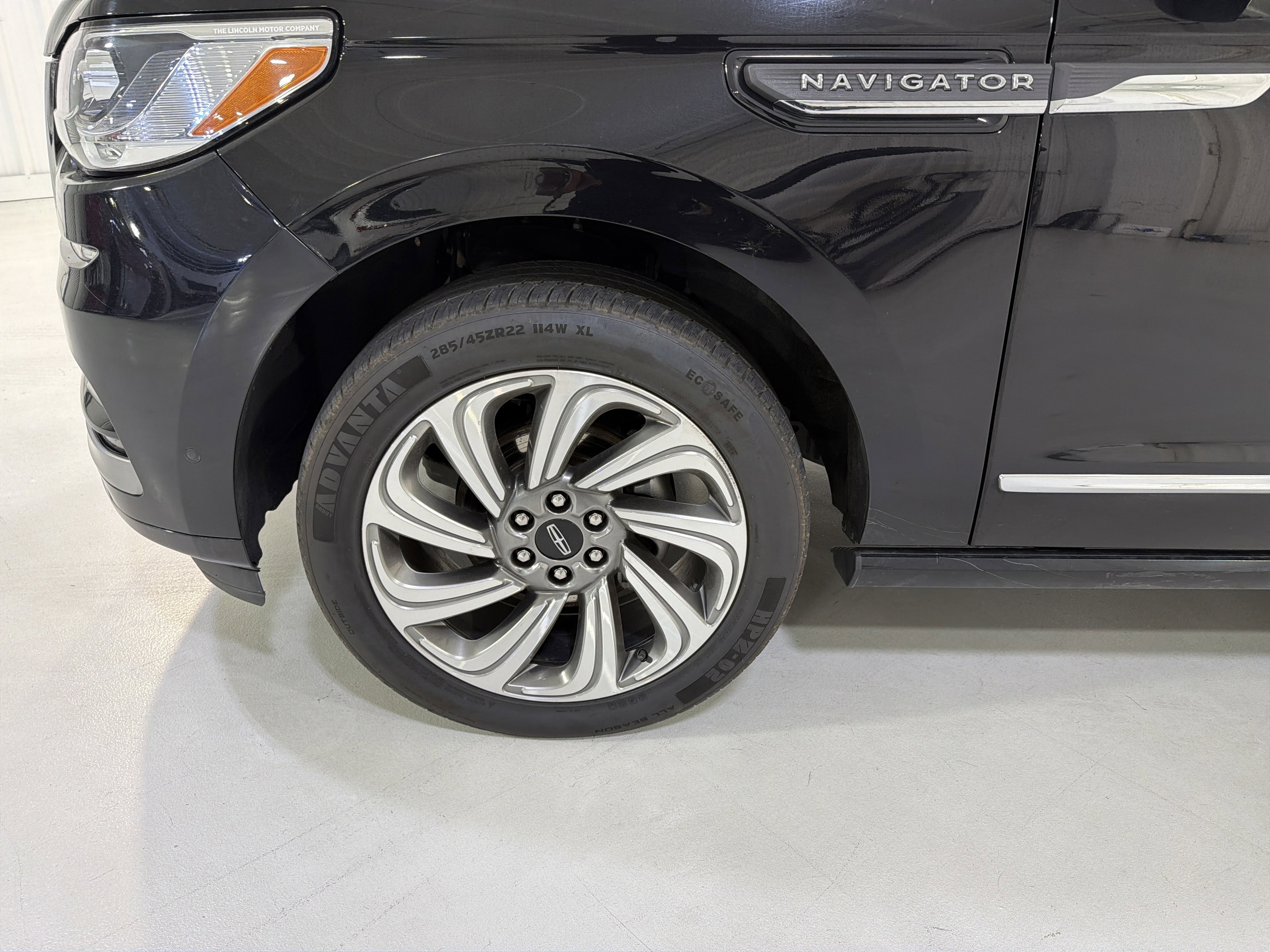 Used 2023 Lincoln Navigator Reserve AWD/4WD image 9