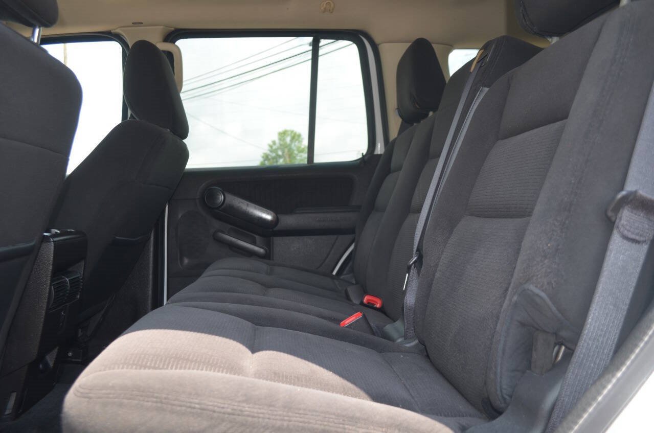 Used 2010 Ford Explorer XLT image 19