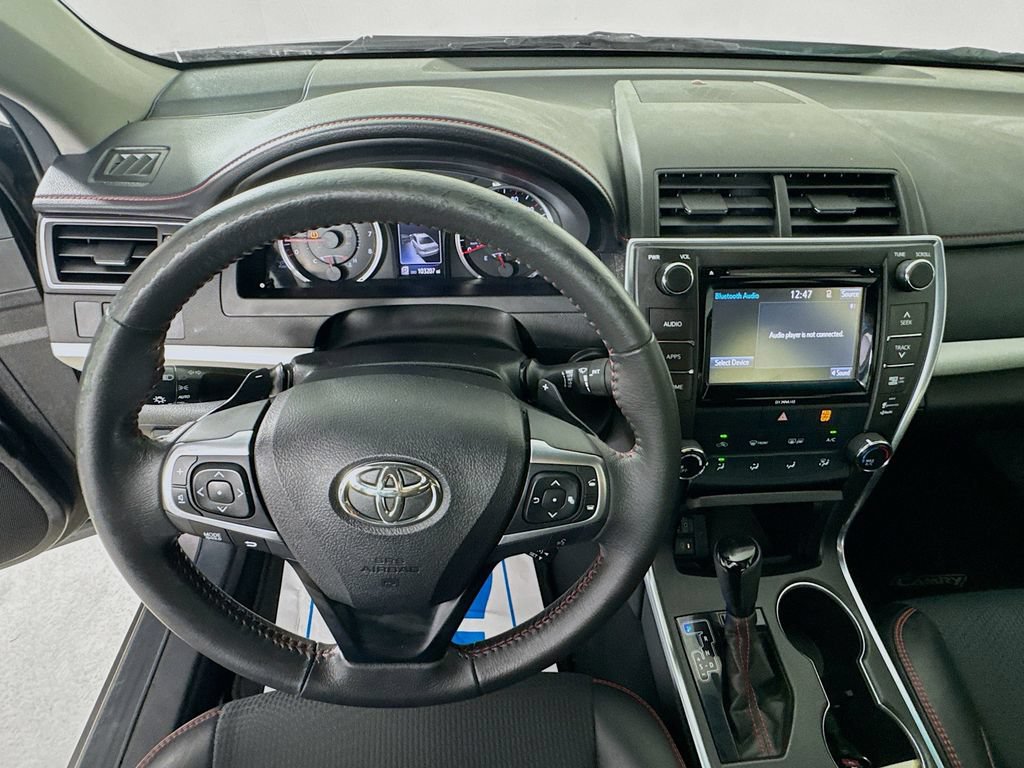 Used 2017 Toyota Camry SE w/ Moonroof Package FWD image 13