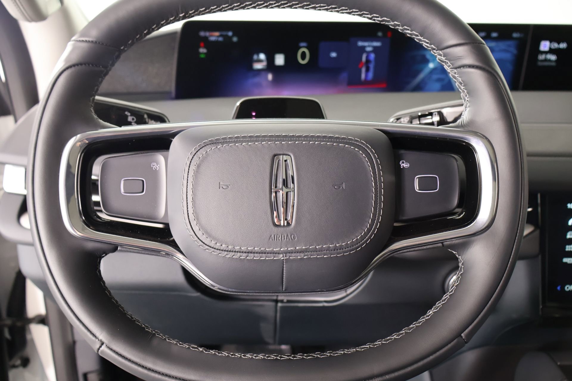 New 2025 Lincoln Navigator Reserve AWD/4WD image 3