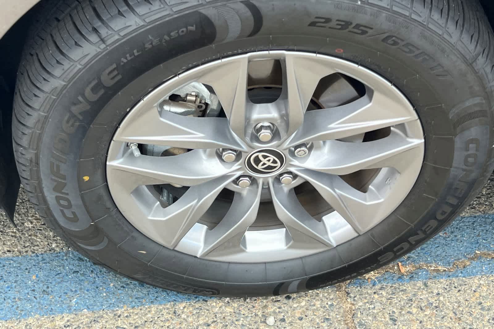 Certified 2024 Toyota Sienna LE FWD image 10
