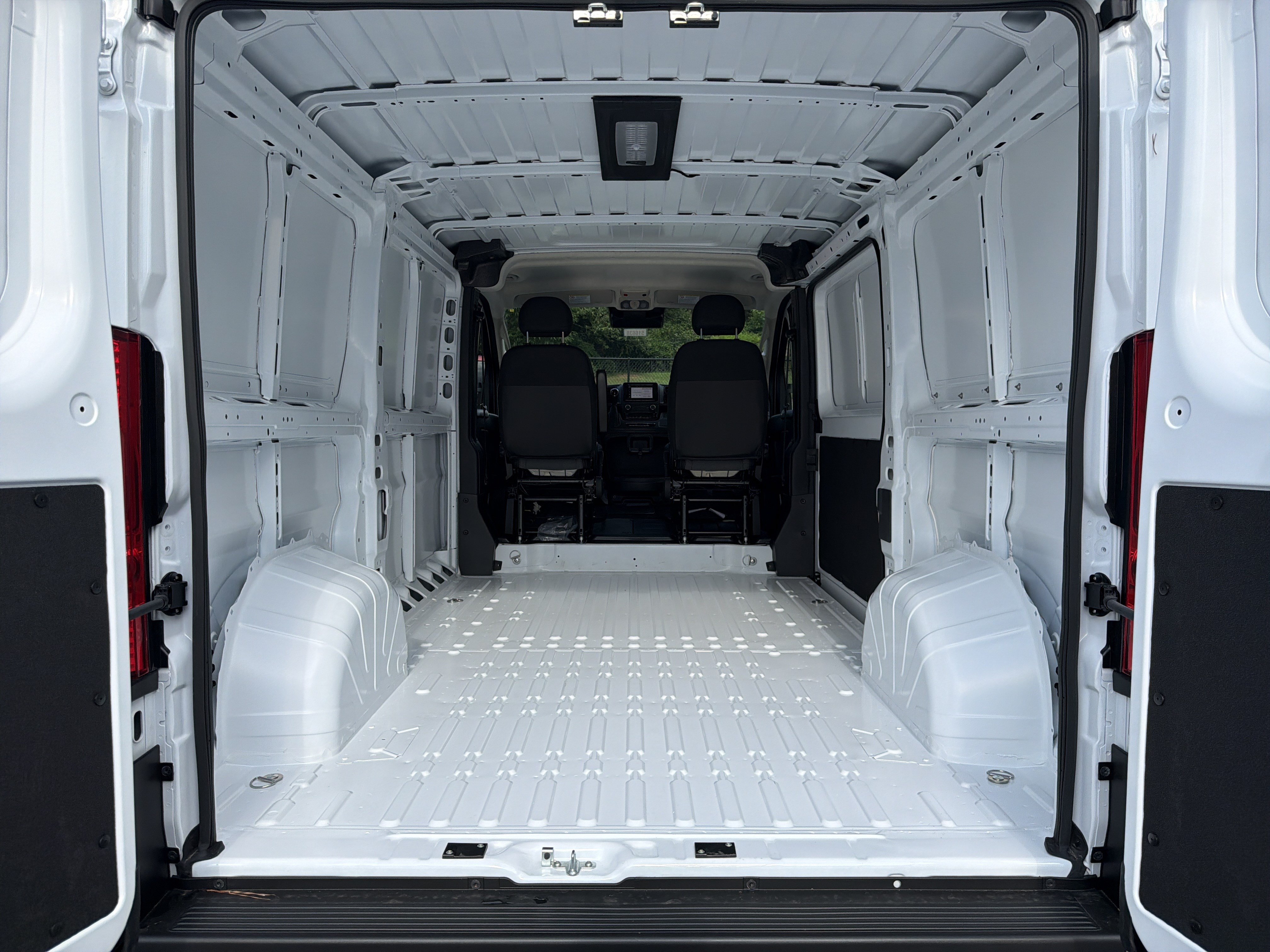 New 2026 RAM ProMaster 1500 w/ Convenience Group FWD image 21
