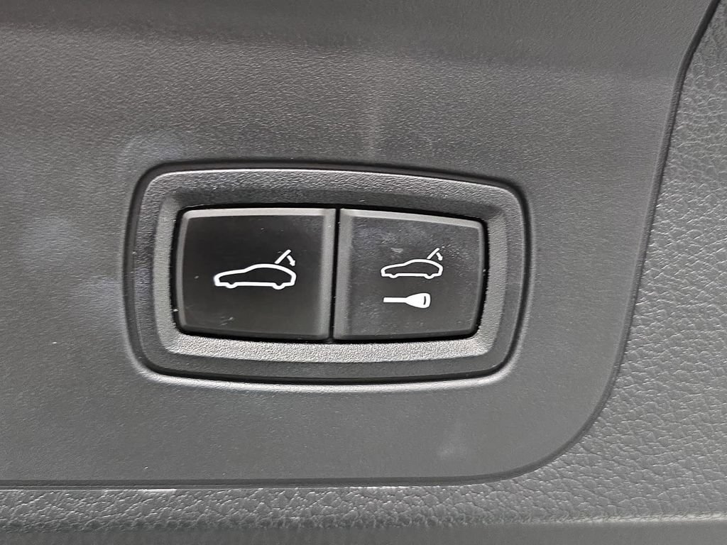 Used 2020 Porsche Panamera image 32