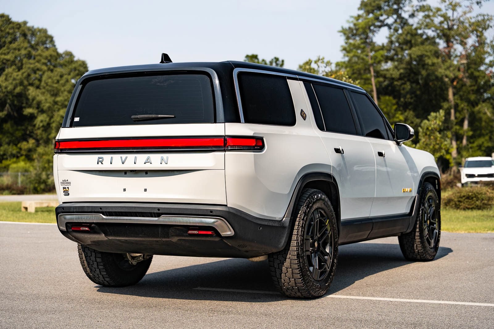 Used 2023 Rivian R1S Adventure AWD/4WD image 8
