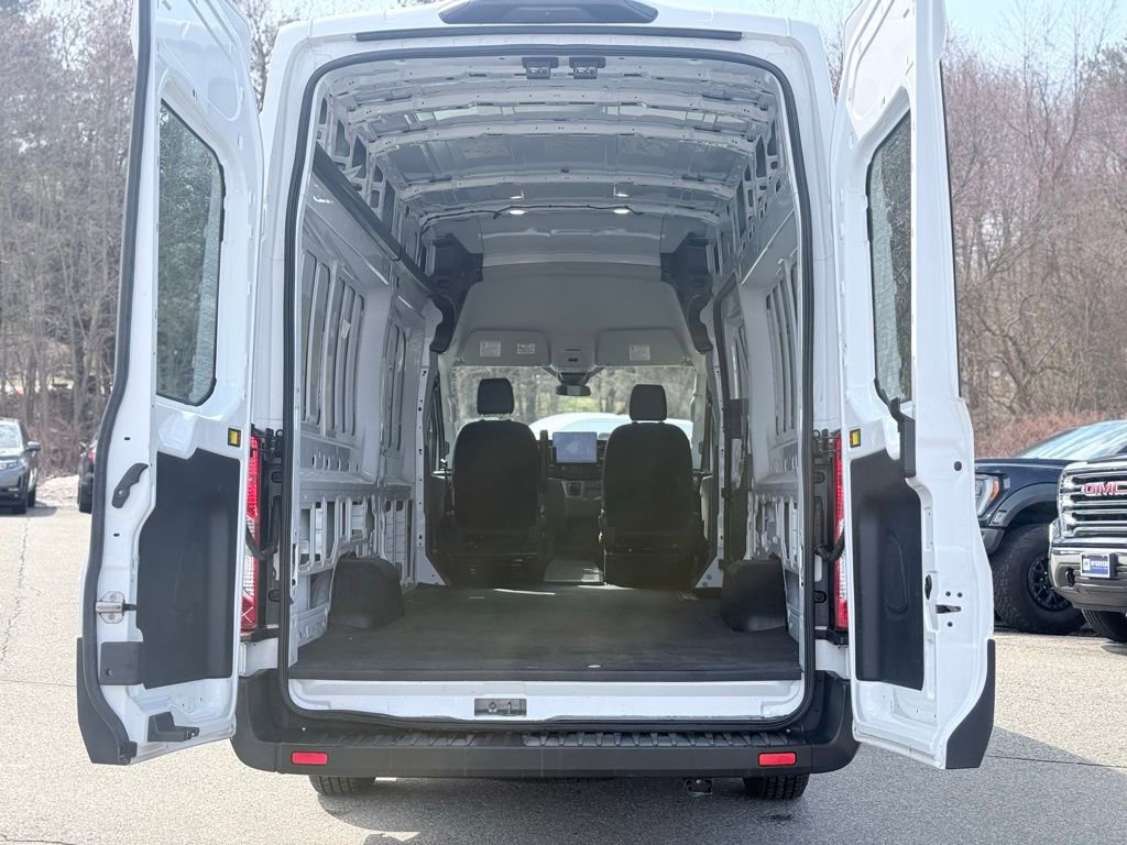 Used 2022 Ford E-Transit 148 High Roof Extended image 6