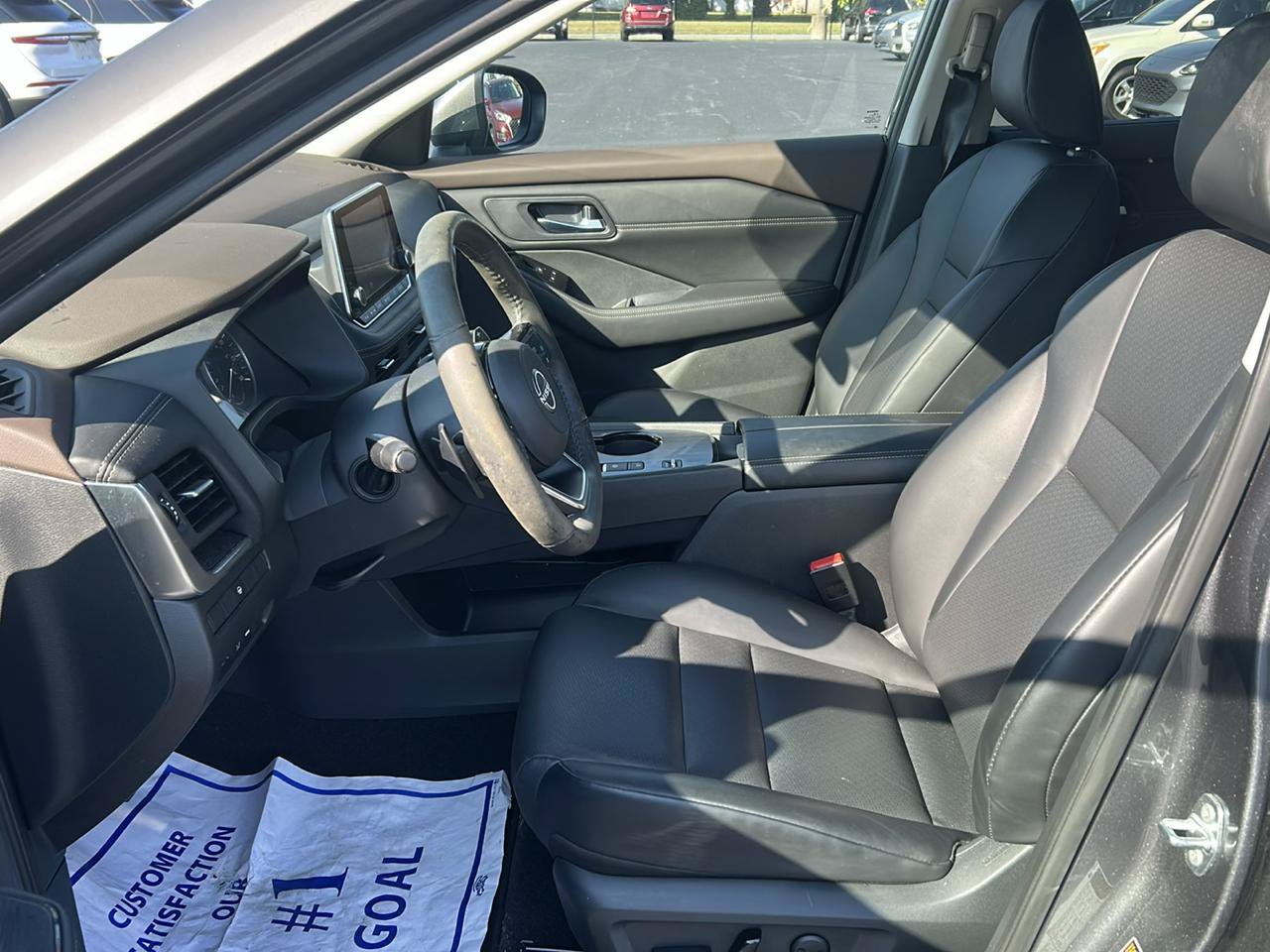Used 2023 Nissan Rogue SV w/ SV Premium B Package FWD image 9