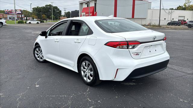 Certified 2025 Toyota Corolla LE FWD image 5