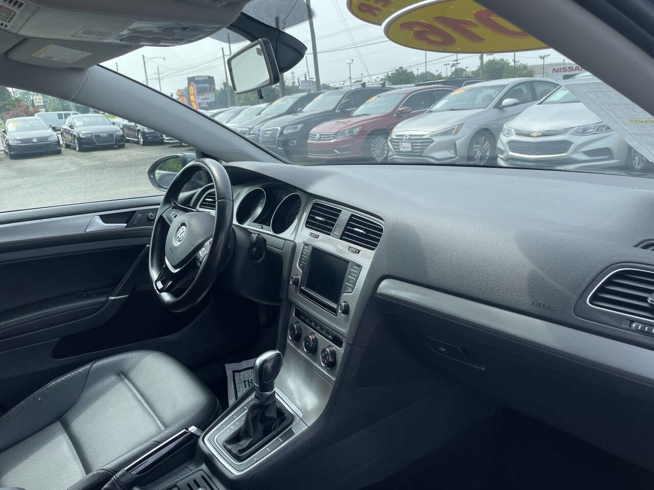 Used 2016 Volkswagen Golf Limited Edition image 15