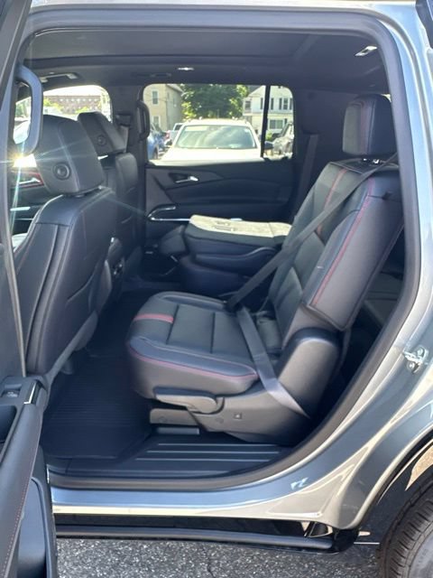 New 2026 Chevrolet Traverse RS w/ LPO, Floor Liner Package AWD/4WD image 23