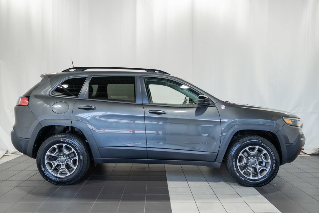 Used 2022 Jeep Cherokee Trailhawk w/ Premium Leather Package AWD/4WD image 3