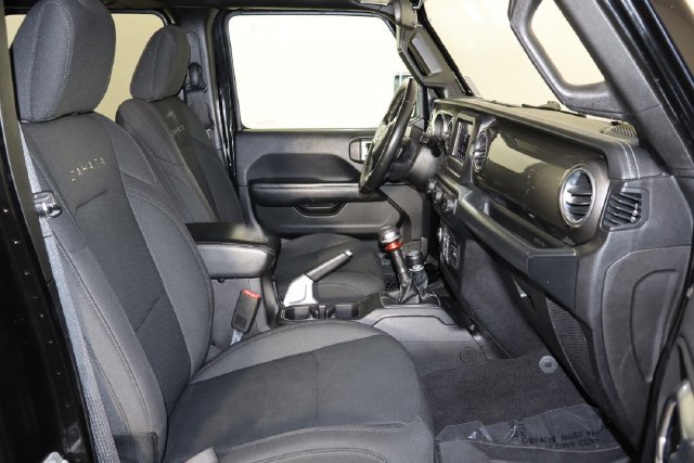 Used 2018 Jeep Wrangler Unlimited Sahara AWD/4WD image 17
