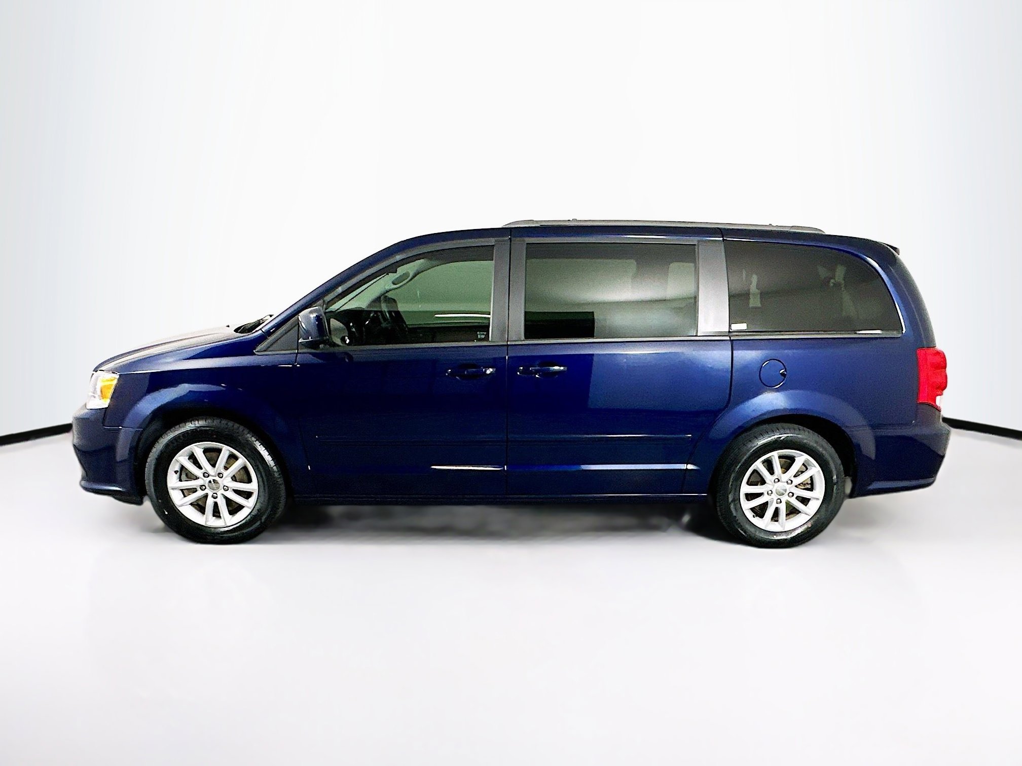 Used 2013 Dodge Grand Caravan SXT w/ Entertainment Group 1 image 4