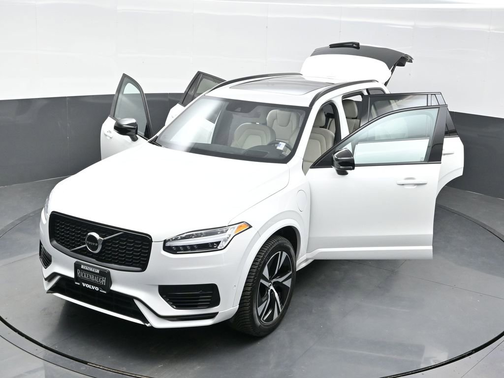 Used 2022 Volvo XC90 T8 R-Design image 34