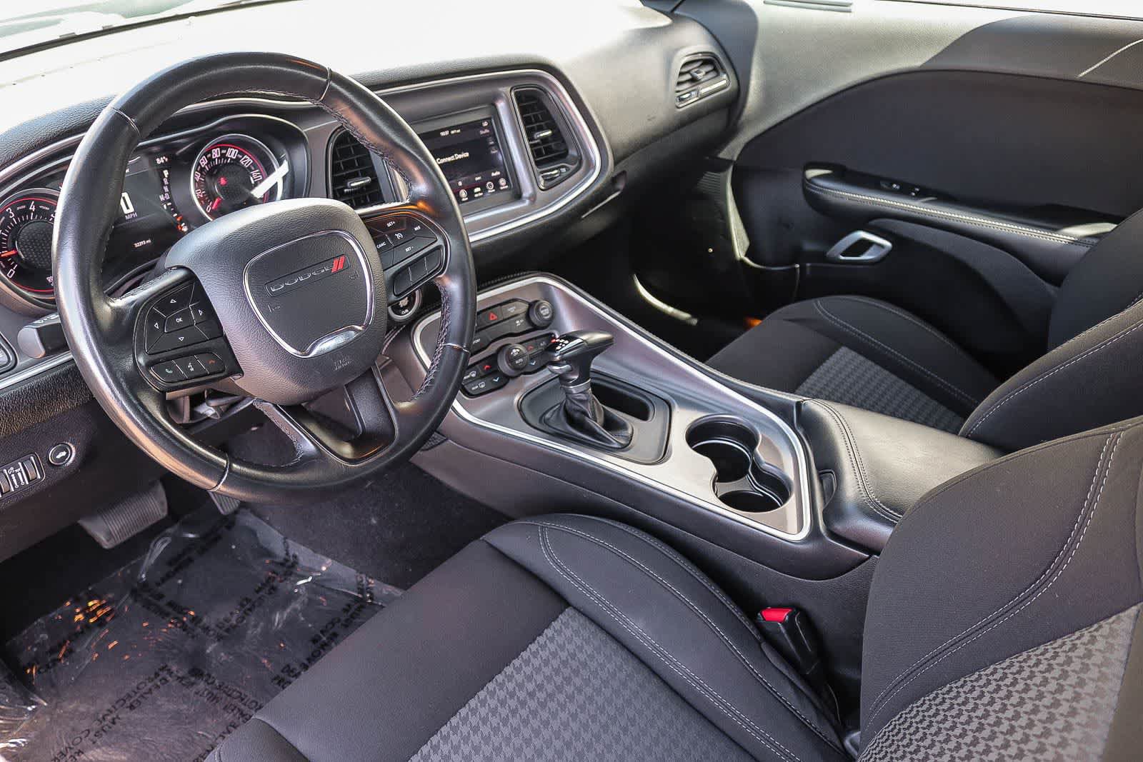 Used 2022 Dodge Challenger SXT RWD image 15