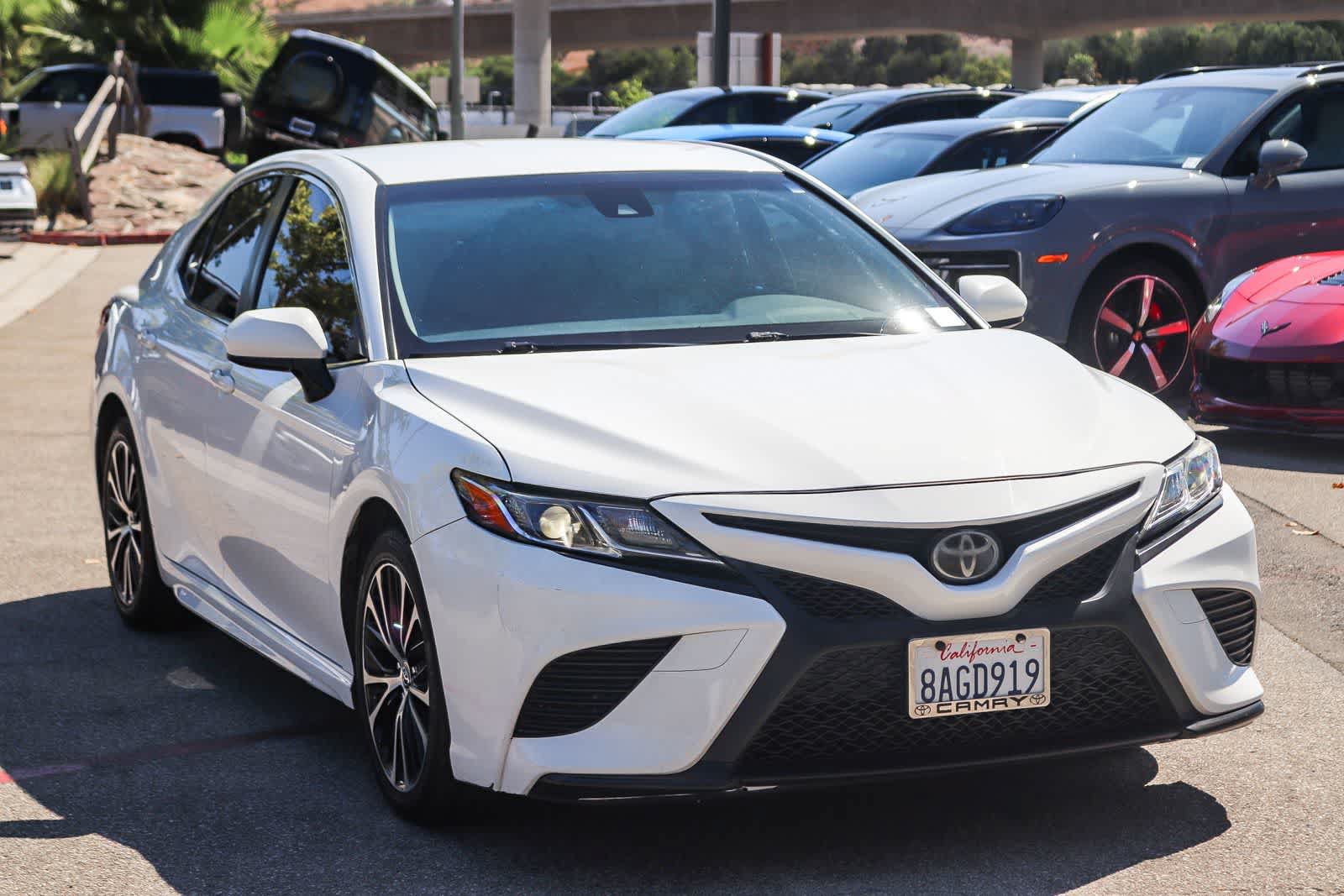 Used 2018 Toyota Camry SE FWD image 3