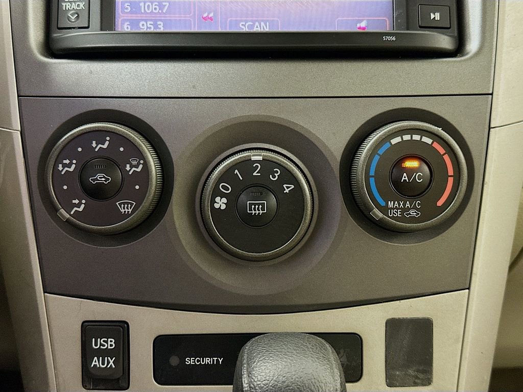 Used 2013 Toyota Corolla LE FWD image 17