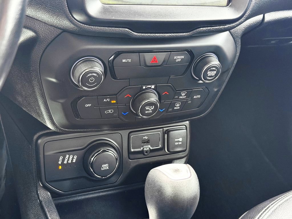 Used 2018 Jeep Renegade Altitude w/ UConnect 8.4 Nav Group AWD/4WD image 22