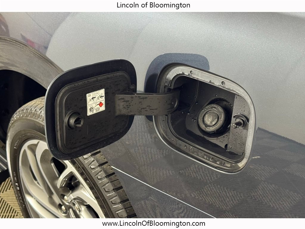 Used 2025 Lincoln Navigator L Reserve AWD/4WD image 16