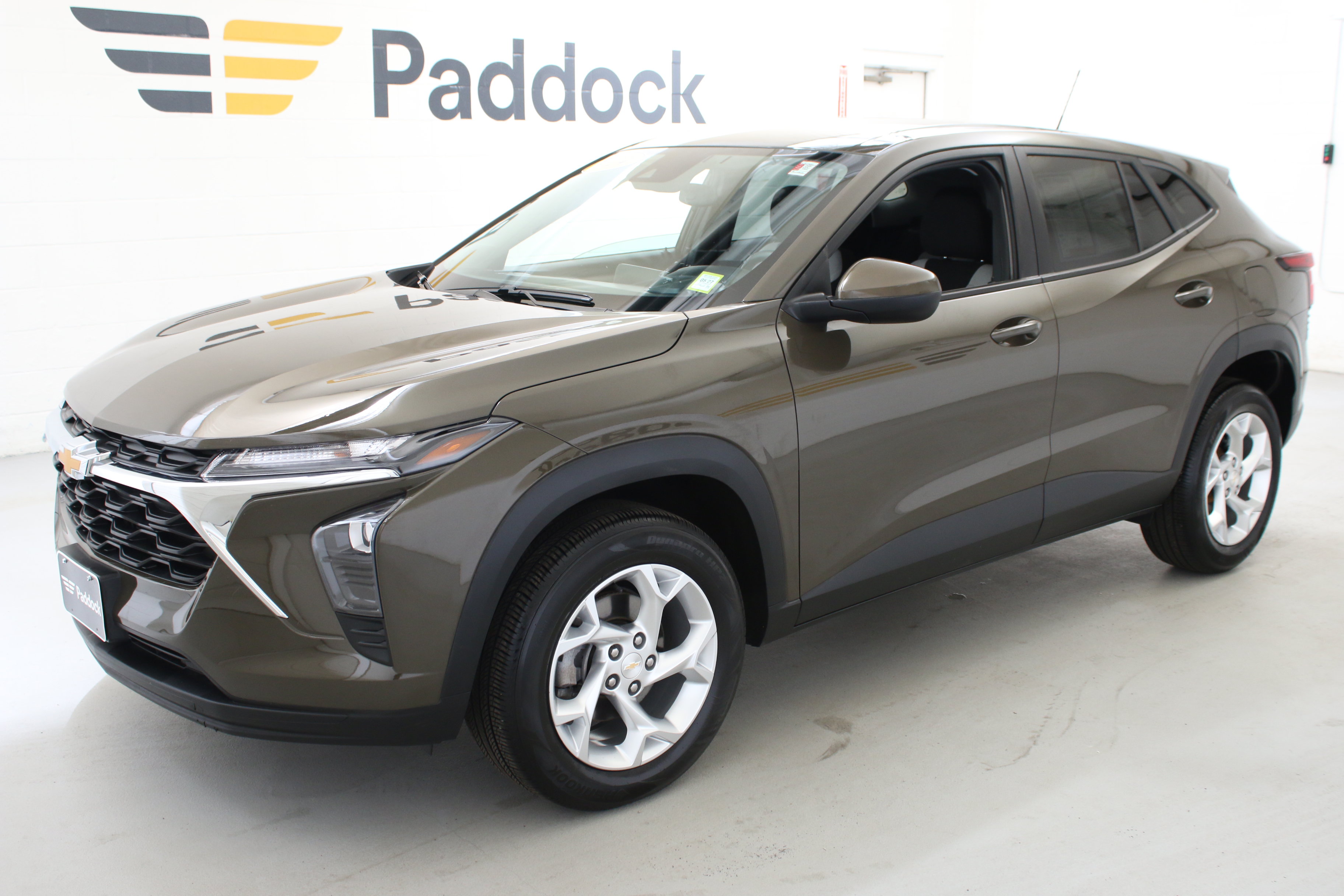 Used 2024 Chevrolet Trax LS w/ LS Convenience Package FWD image 3
