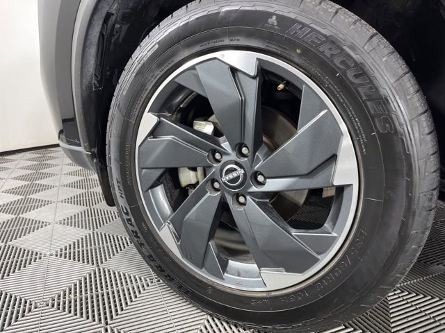 Used 2024 Nissan Rogue SV image 13