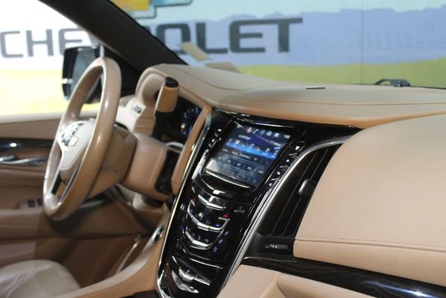 Used 2018 Cadillac Escalade Platinum AWD/4WD image 10