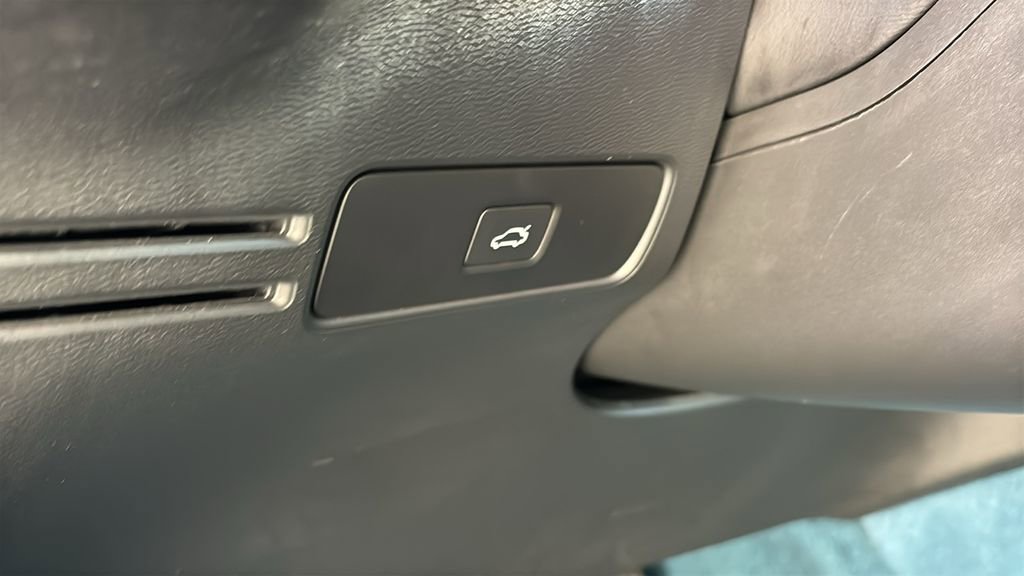 Certified 2023 Volvo C40 P8 Recharge Ultimate AWD/4WD image 13