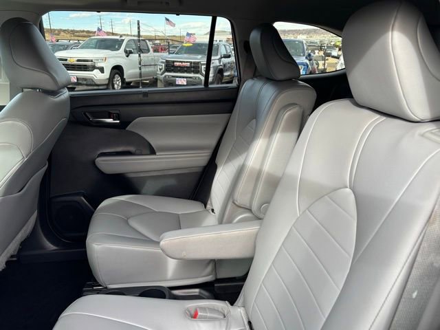 Used 2022 Toyota Highlander XLE image 15