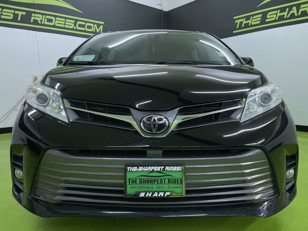 Used 2019 Toyota Sienna XLE w/ XLE Navigation Package image 3