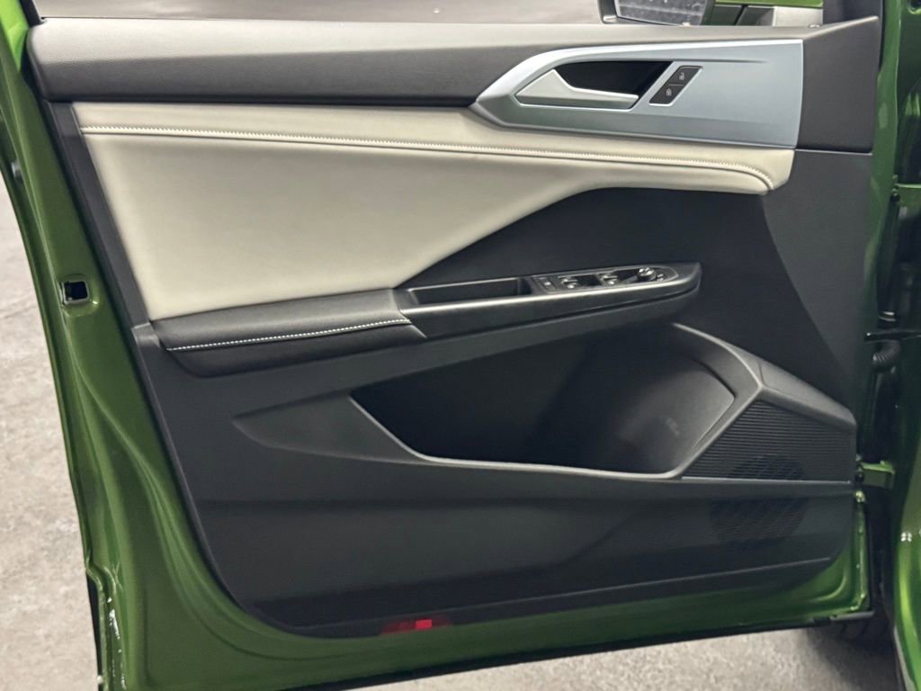 New 2025 Volkswagen Taos SE AWD/4WD image 18