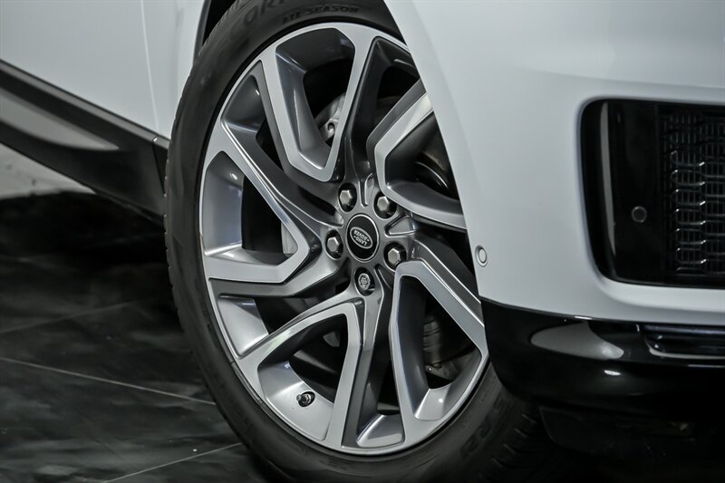 Used 2021 Land Rover Range Rover Sport HSE Silver Edition AWD/4WD image 3