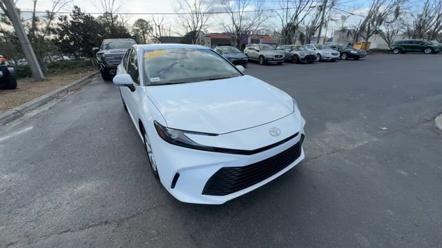 Used 2025 Toyota Camry LE image 5