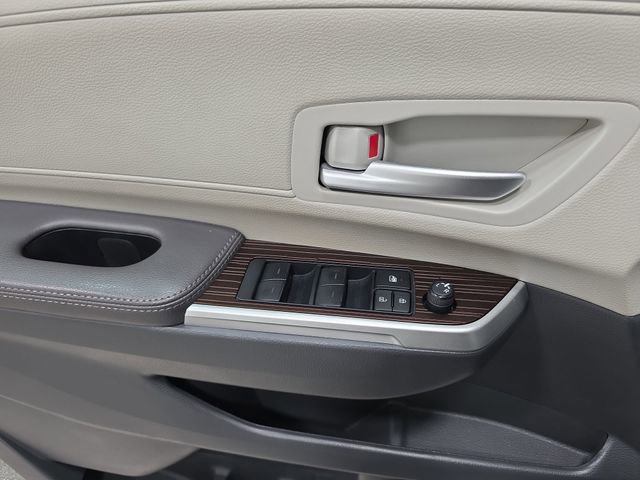 Used 2024 Toyota Sienna XLE FWD image 25