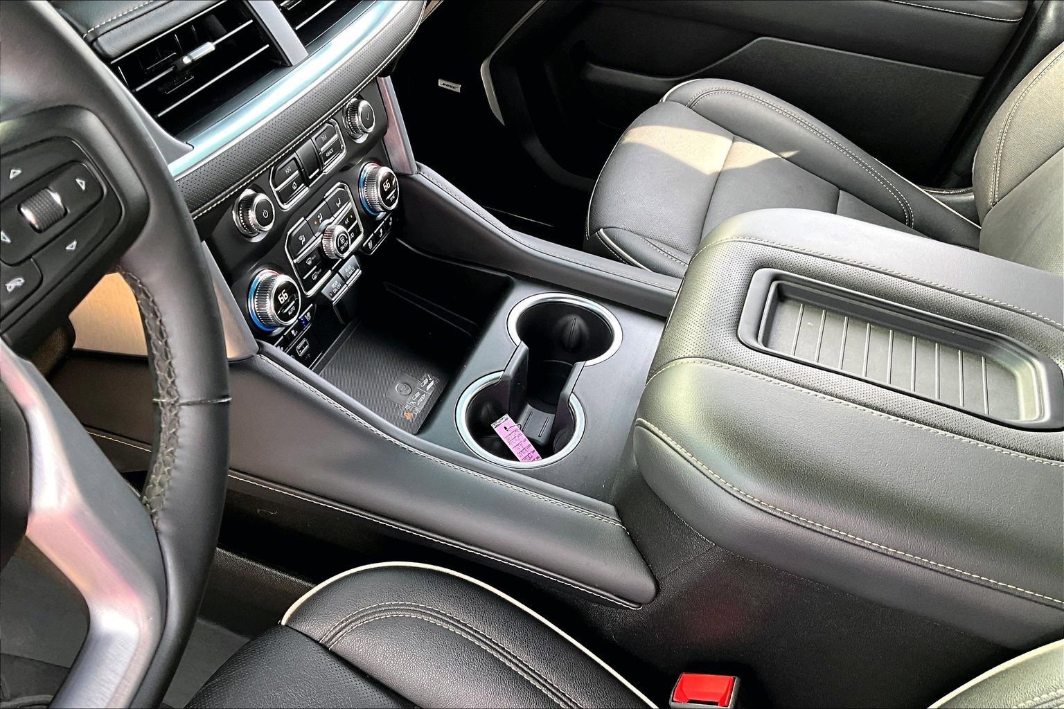 Used 2023 GMC Yukon SLT w/ SLT Luxury Package image 13