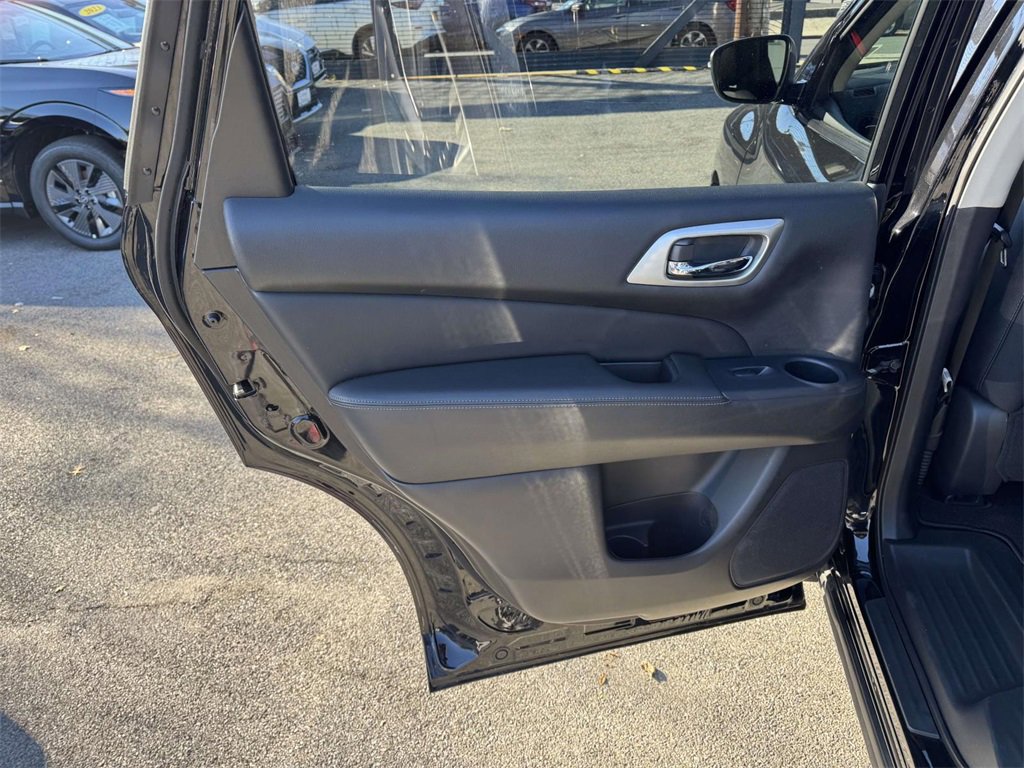 Used 2020 Nissan Pathfinder S image 11