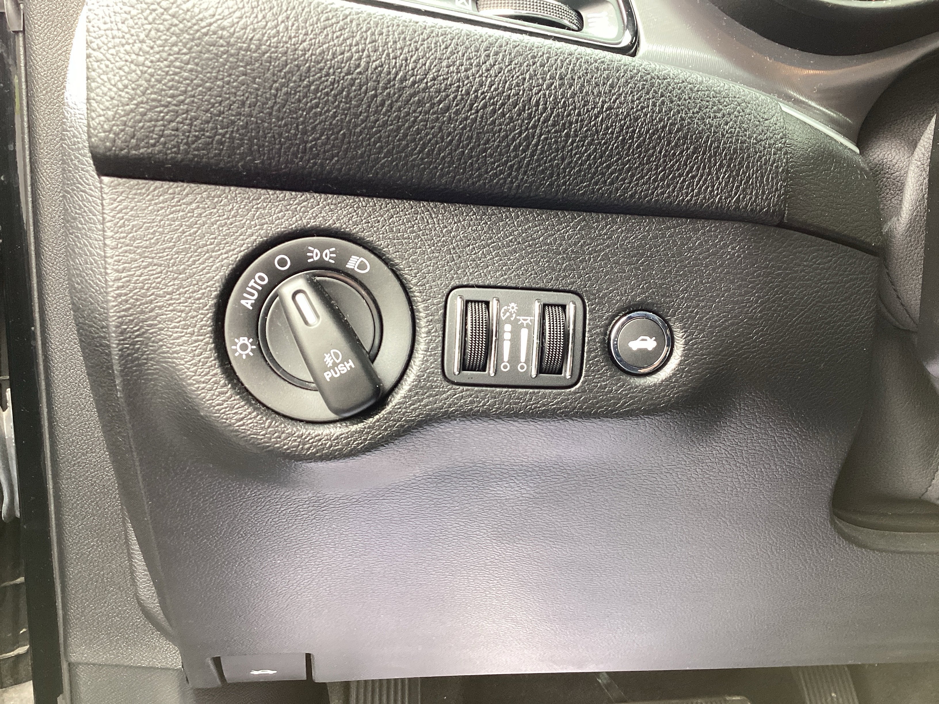 Used 2020 Dodge Challenger SXT w/ Blacktop Package image 19